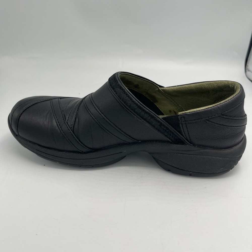 Merrell women black leather slip on shoes size 6M